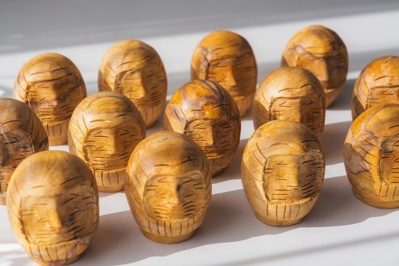 聖なる達磨 パロサント木彫りのダルマ