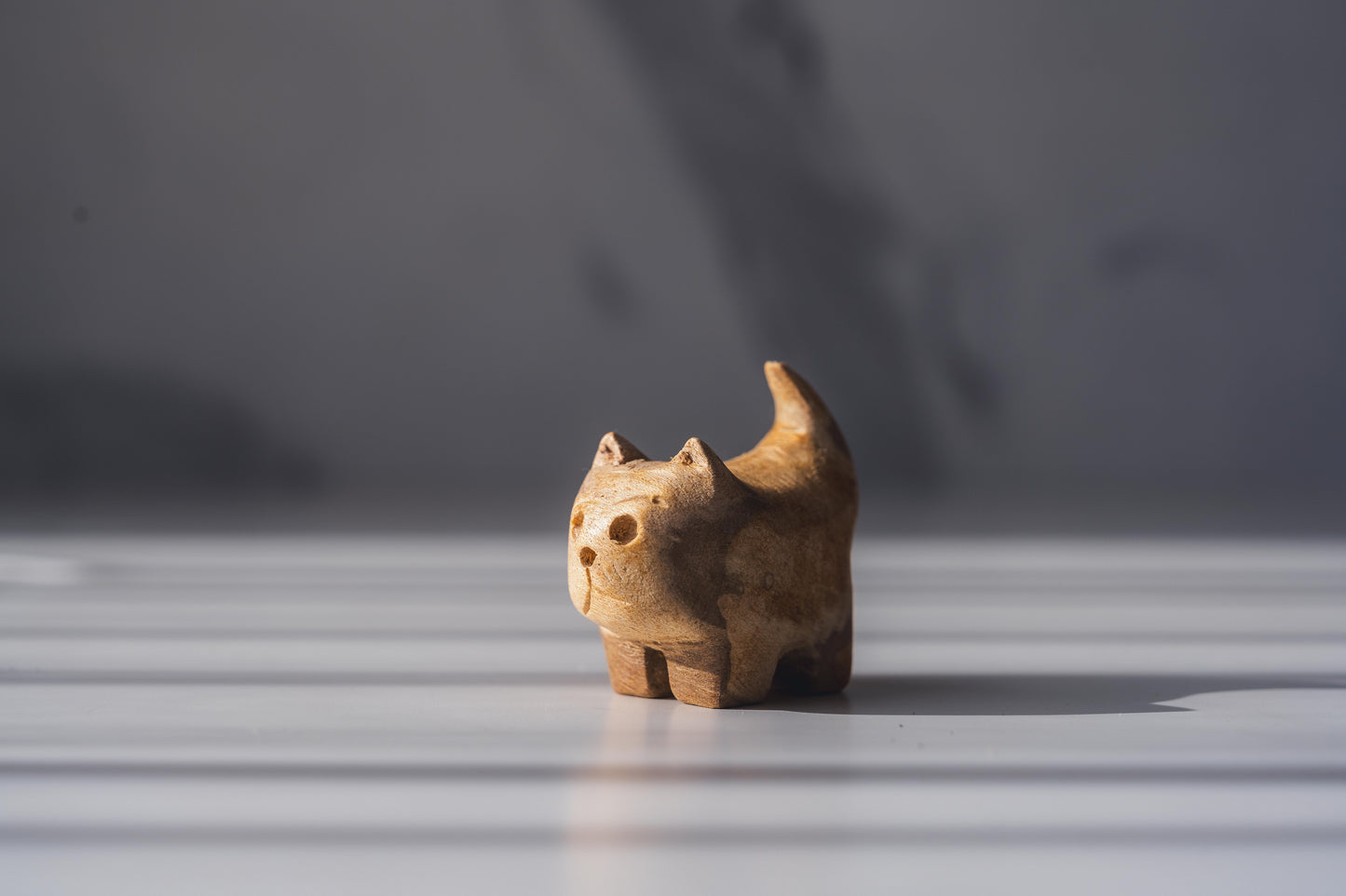 パロサンドッグ　パロサント木彫りの犬