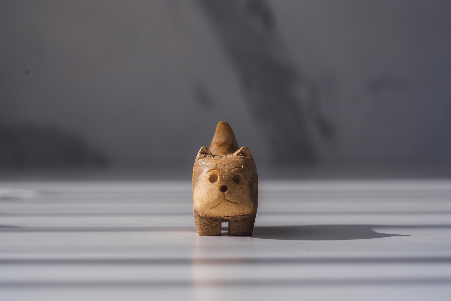 パロサンドッグ　パロサント木彫りの犬