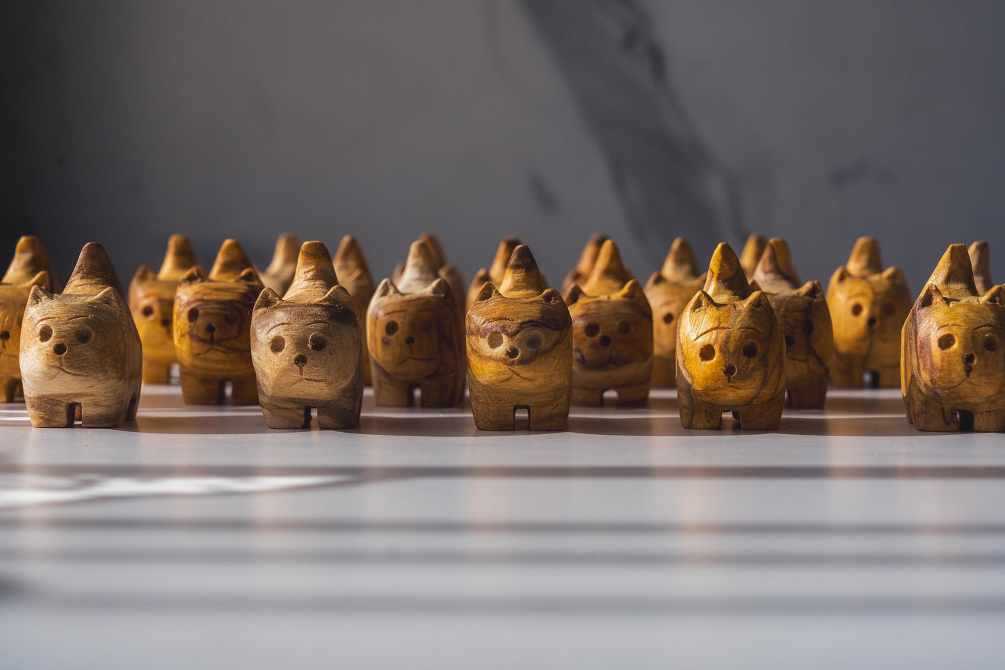 パロサンドッグ　パロサント木彫りの犬