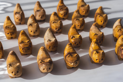 パロサンドッグ　パロサント木彫りの犬