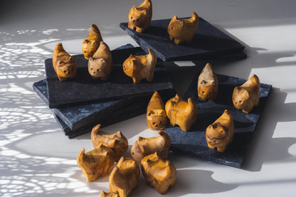 パロサンドッグ　パロサント木彫りの犬