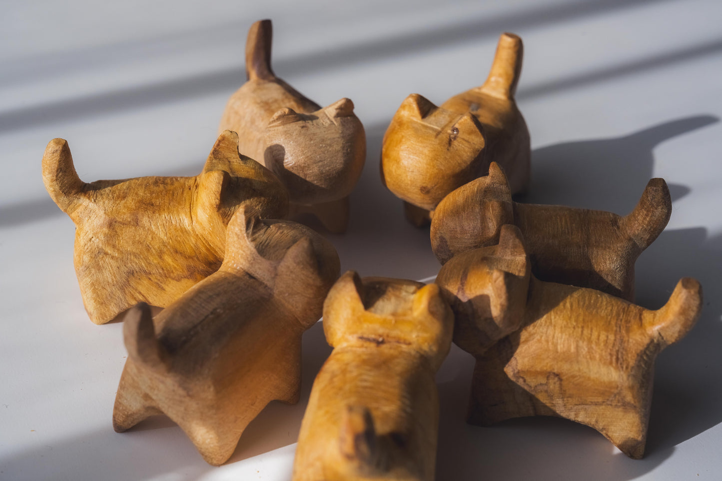 パロサンキャット　パロサント木彫りの猫