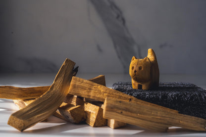 パロサンドッグ　パロサント木彫りの犬