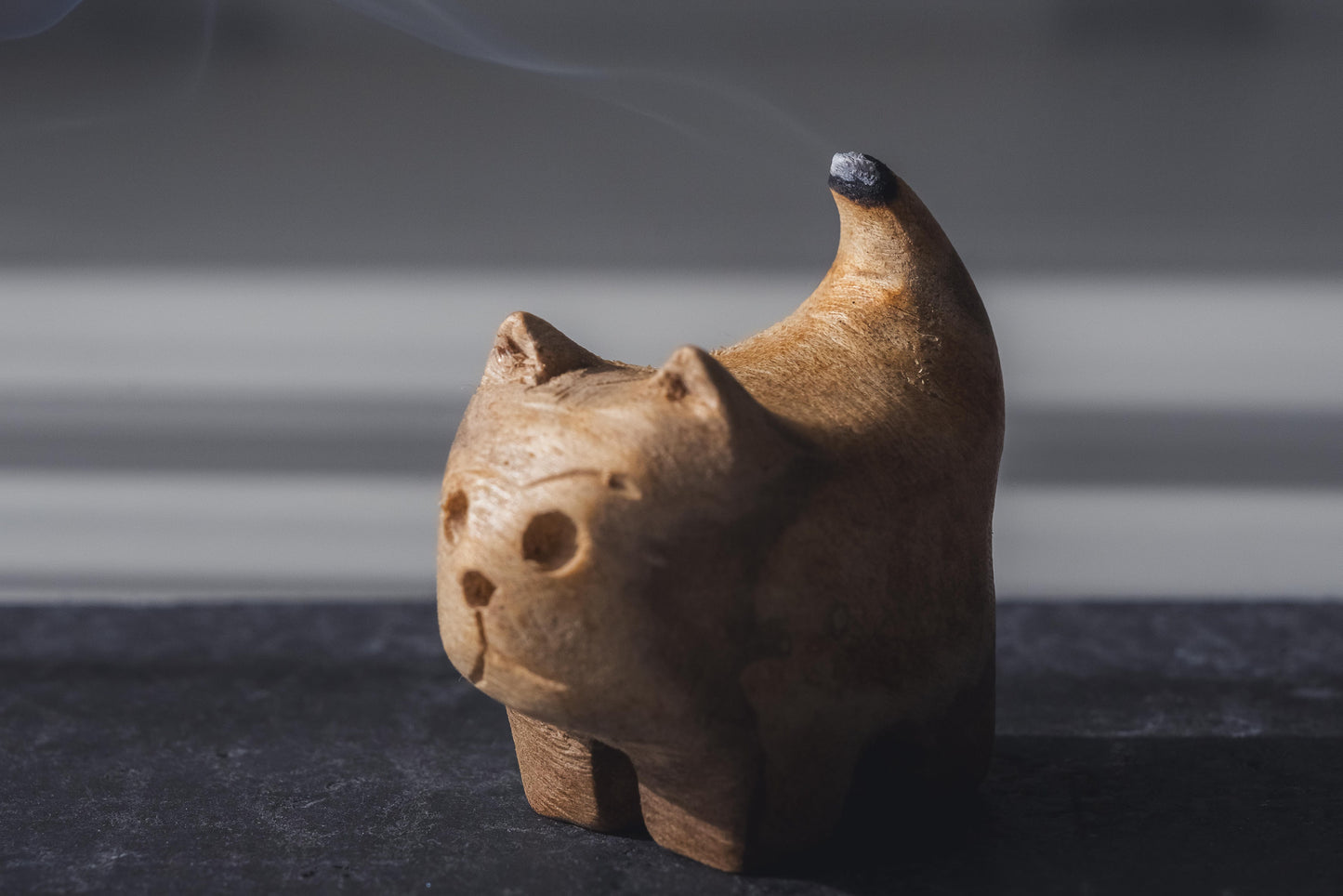 パロサンドッグ　パロサント木彫りの犬