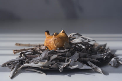 パロサンキャット　パロサント木彫りの猫